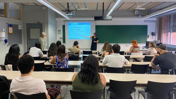 Clases participativas y diálogo constante entre profesorado y estudiantado: el MUSE combina teoría, práctica y reflexión crítica. (créditos: Julia Renate) Clases participativas y diálogo constante entre profesorado y estudiantado: el MUSE combina teoría, práctica y reflexión crítica. (créditos: Julia Renate)